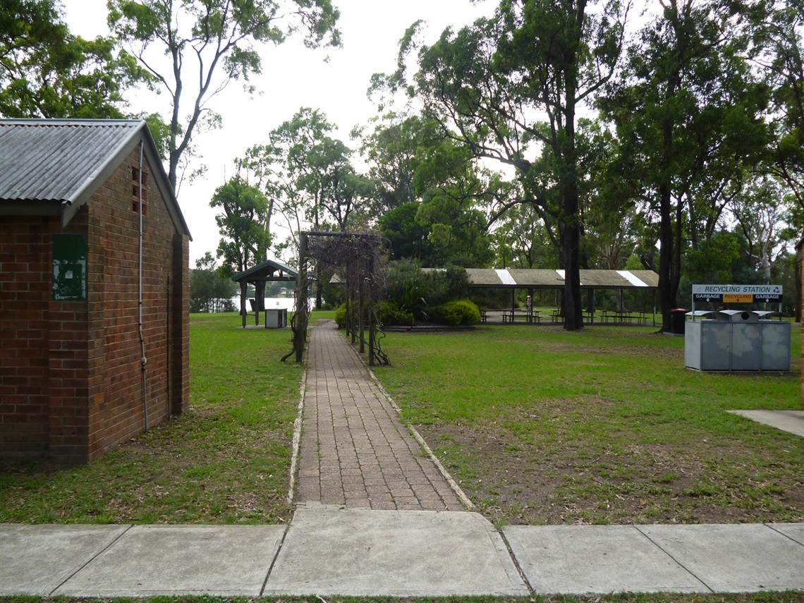 are dogs allowed at roy e parks community playground