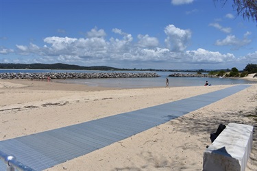 Acessible pathway to water at Grannies Pool