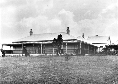 House of William Bell and Margaret Scott Quigley at Booragul. This was the original property and was destroyed by fire in 1886