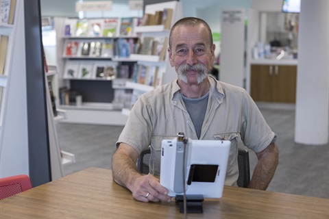 Seniors at Cardiff Library (17).jpg