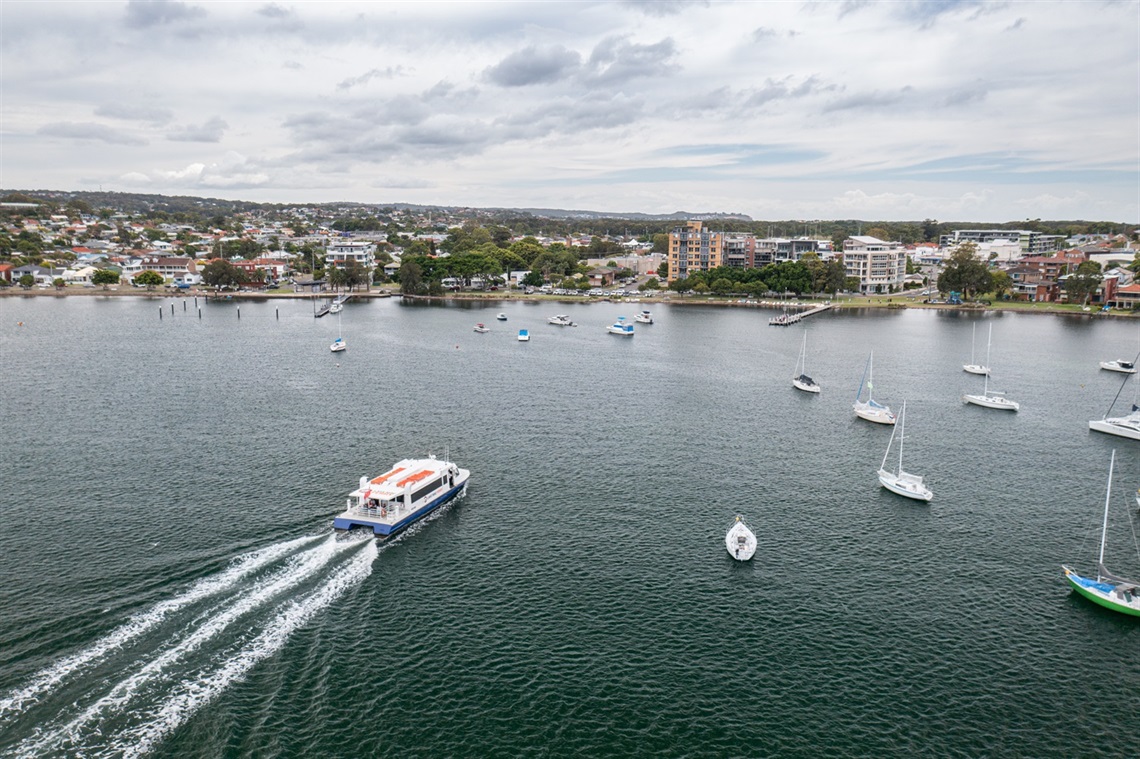 The ferry approaches Belmont Wharf.jpg