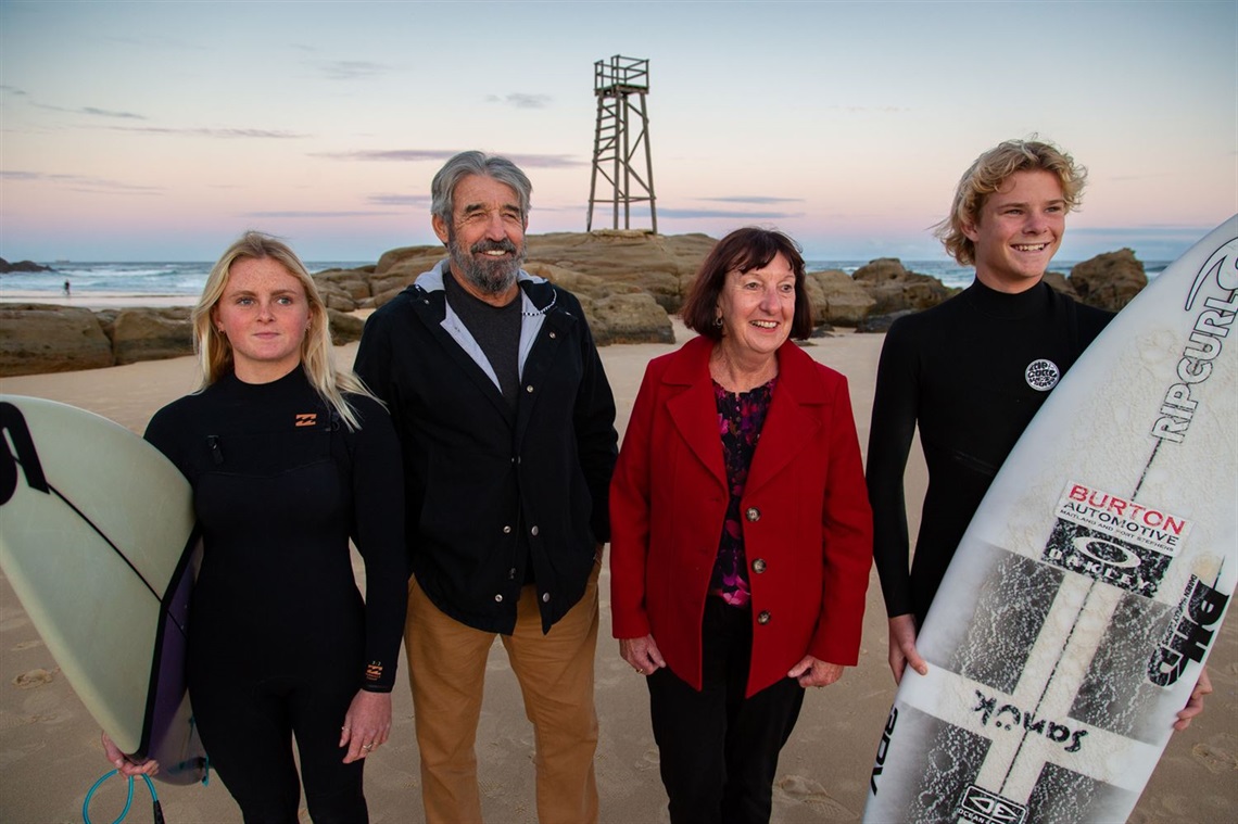 Lake Mac Pro Junior surfers Kyla Renes and Dom Thomas with Let's Surf organiser Warren Smith and Mayor Kay Fraser.jpg