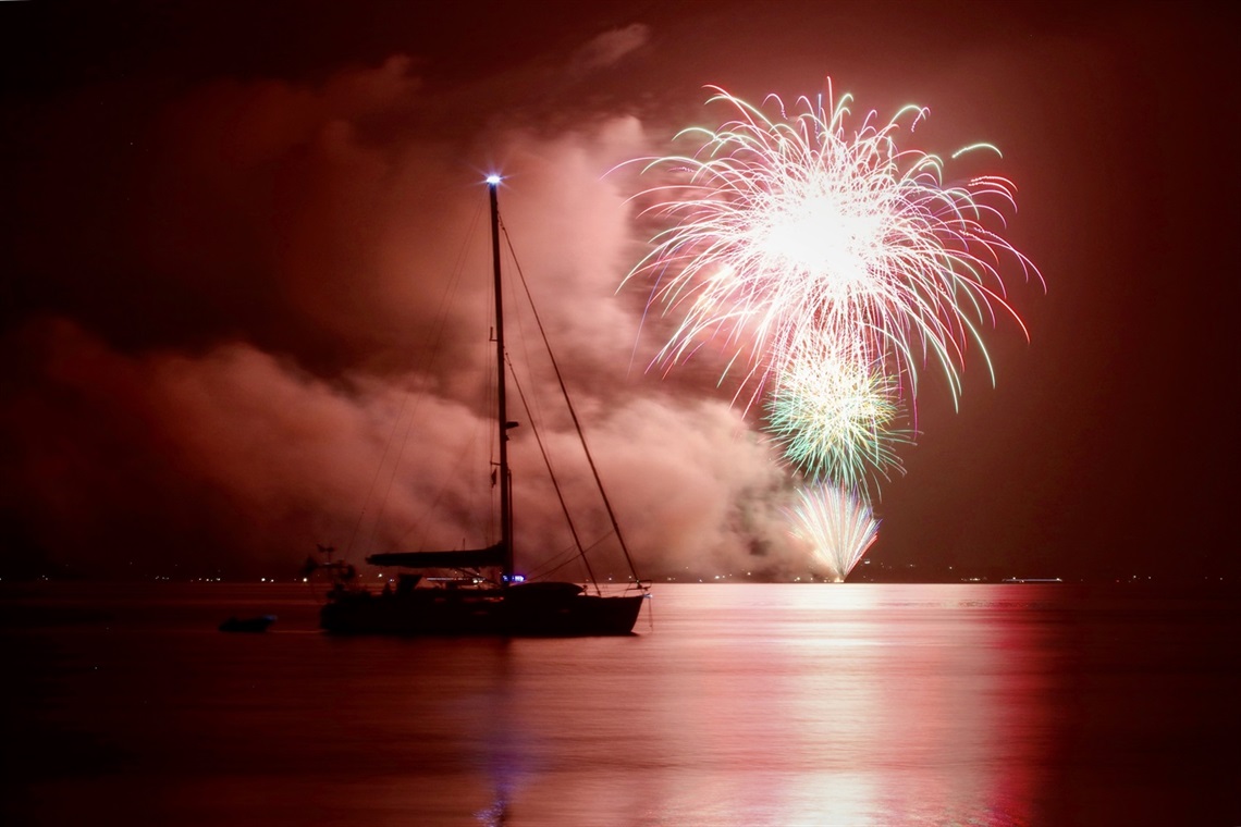 Fireworks explode off Rathmines during the 2020 Lake Mac Festival.jpg