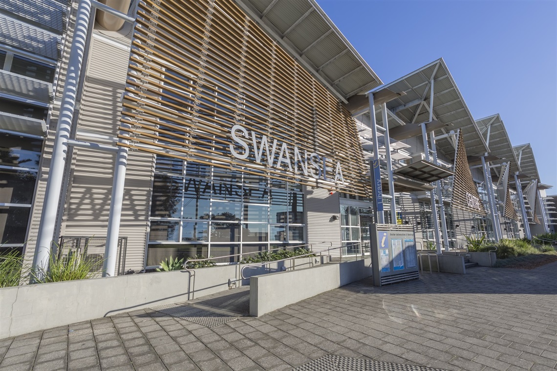 Swansea Library exterior 2016 (2).jpg