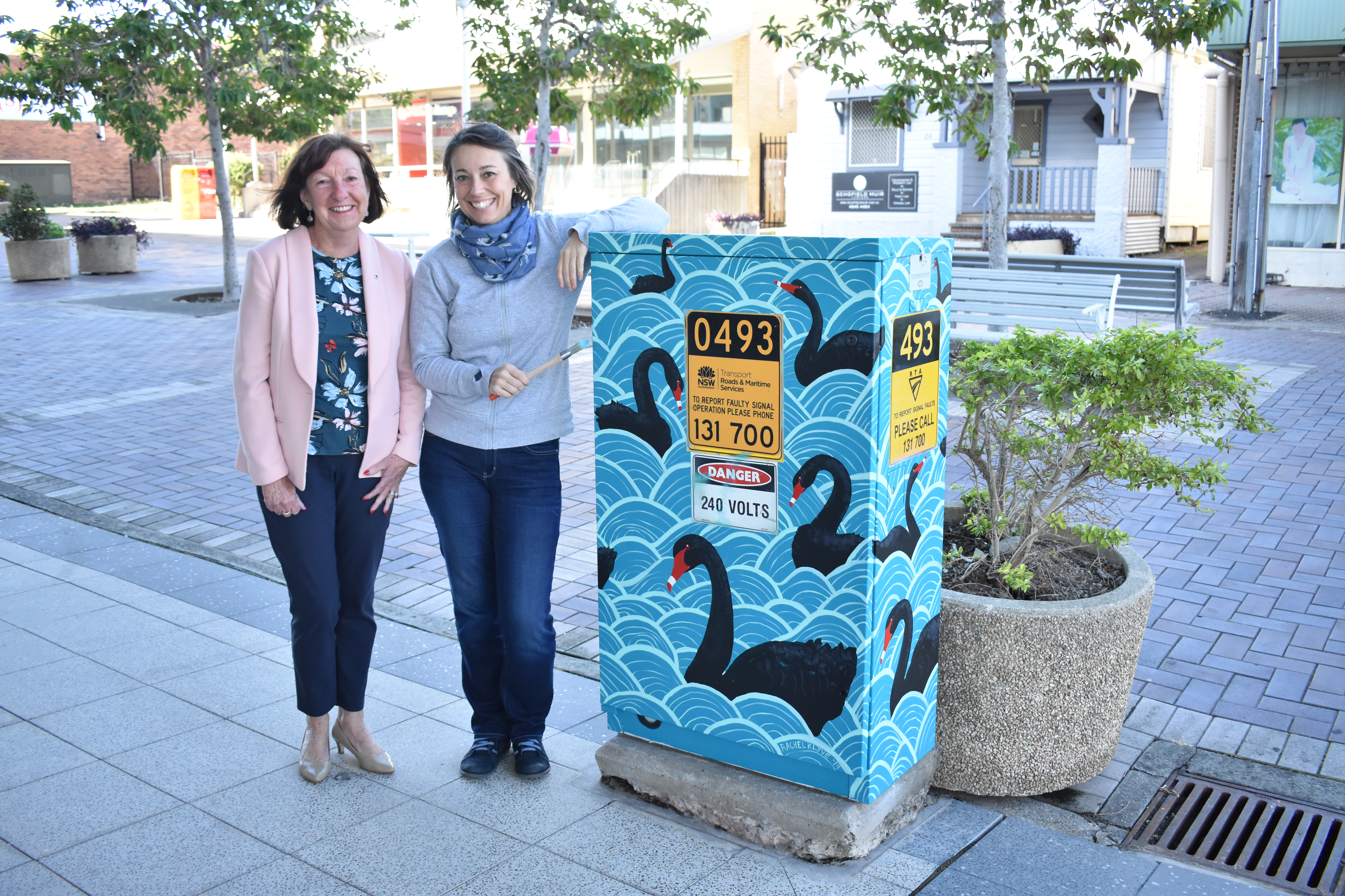 Traffic Signal Box Project 2019 (1) Mayor and Rachel Klyve.JPG